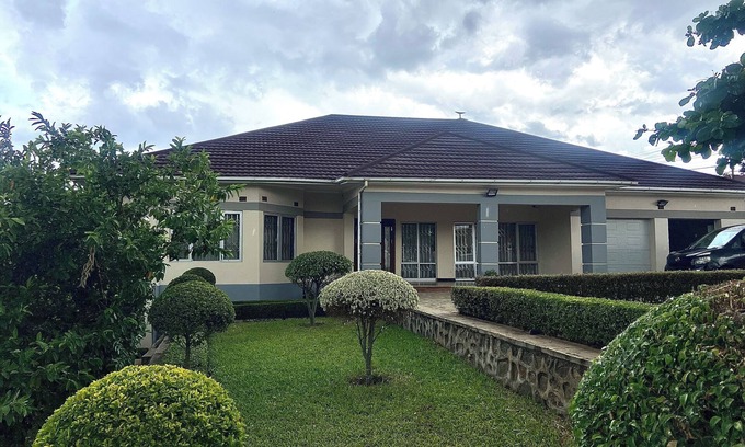 Blantyre House | Spacious and staffed 4-bedroom house with WiFi and AC in Blantyre