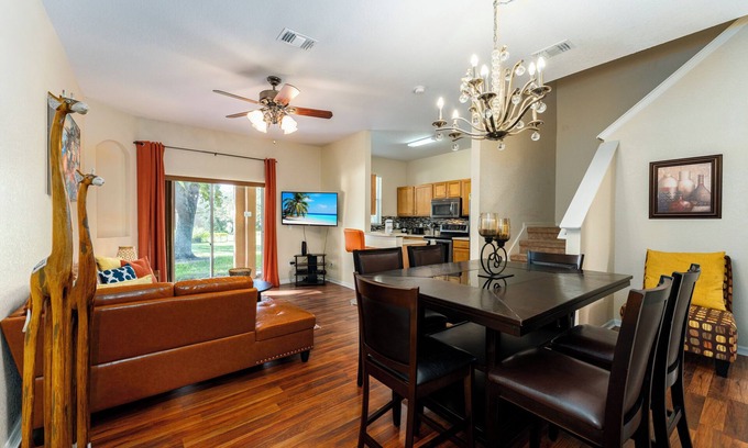 Regal Palms House | Spacious and upgraded Regal Palms Townhome 4BR,3BA