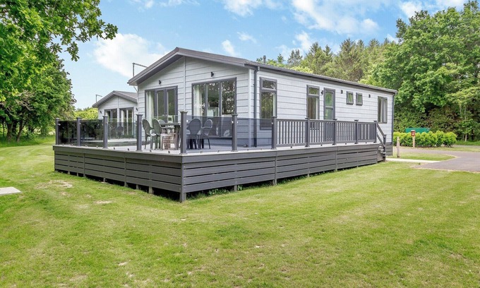 Earls Colne Ski Chalet | Spacious and very comfortable stylish lodge with one double with en suite shower and two twin.