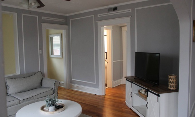 Richmond Heights Apartment | Spacious Aparment in the center of St. Louis.