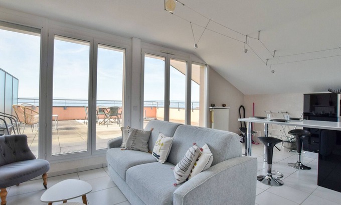 Evian-les-Bains Apartment | Spacious apartment with terrace, pets allowed and parking