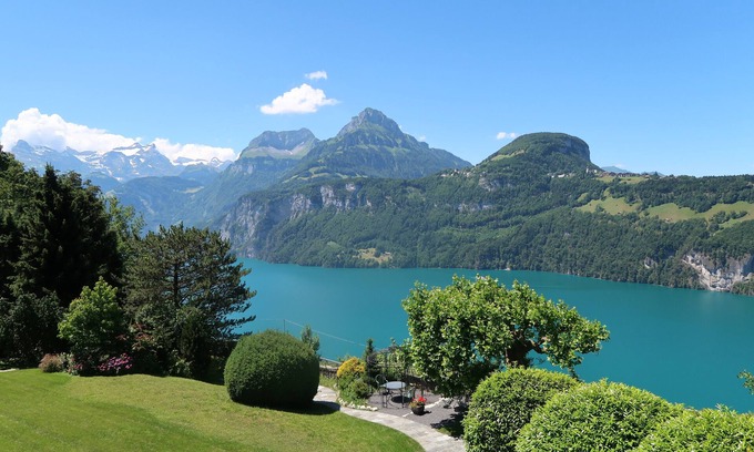 Ruetli Apartment | Spacious apartment in a unique location directly above Lake Lucerne