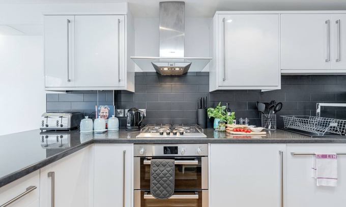 Windsor Apartment | Spacious Apartment In The Heart Of Windsor