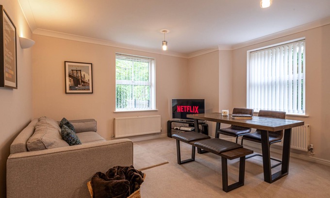 Olton Apartment | Spacious Apartment, Near to NEC and City Centre.