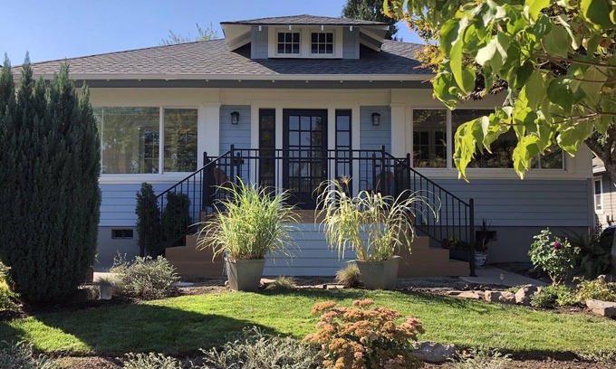 Sellwood-Moreland Apartment | Spacious apartment with enclosed sunporch and garden patio