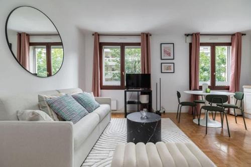 Gambetta Apartment | Spacious Apt 4PAX - Paris Courbevoie