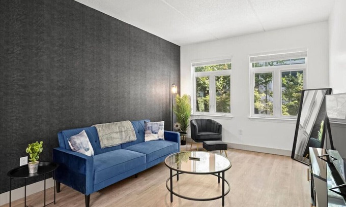 Charlotte Center City Apartment | Spacious Apt w/Pool Table