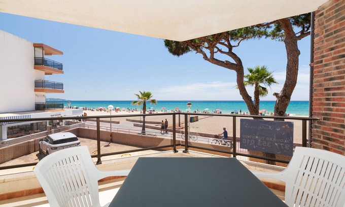 Vilafortuny Apartment | Spacious beachfront apartment perfect for families - UHC MEXICO150
