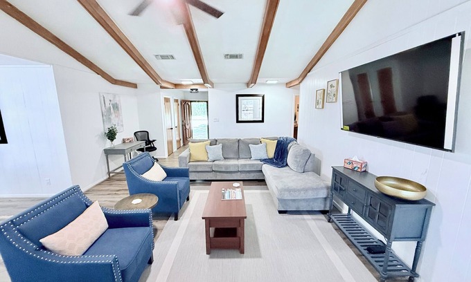 Brownwood House | Spacious, Bright & Central Brownwood Home