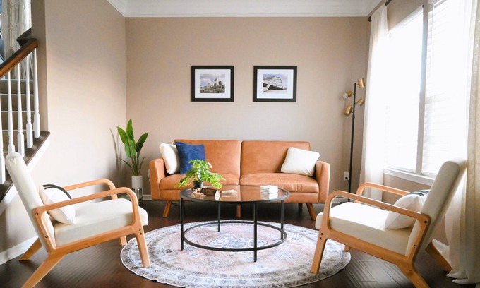 West Henrietta House | Spacious & bright for Families & Large Groups with Modern Amenities.