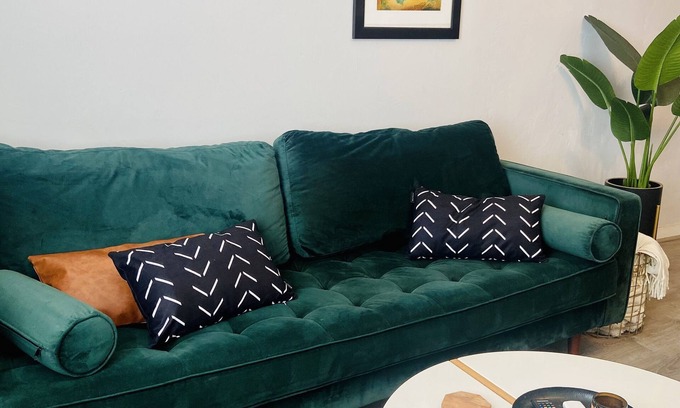 Oakland House | Spacious bungalow w/garden, office and fitness room
