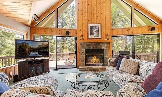 Arnold House | Spacious Cabin Sleeps up to 12! - Sky High #86 by Bear Valley Vacation Rentals