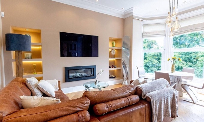 Harrogate Condo | Spacious central apartment to town with views
