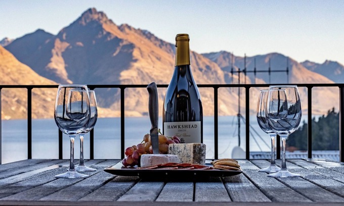 Queenstown City Centre Apartment | Spacious Central Executive Apartmentn4 Bedroom, 2 Bathroom with amazing views