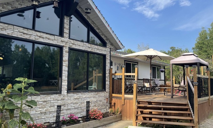 Parkland County Ski Chalet | Spacious Chalet with BRAND NEW hot tub 5 mins from beach -sleeps 14