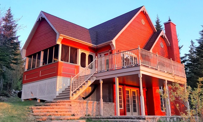 Saint Irenee Ski Chalet | Spacious Chalet with St-Lawrence River View and Spa in Charlevoix, for 2 to 8