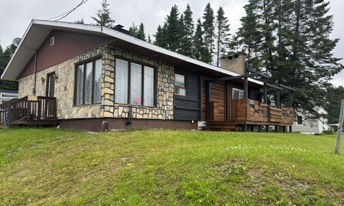 Kedgwick House | Spacious & Charming Lakeview Home – Perfect for Families & Getaways