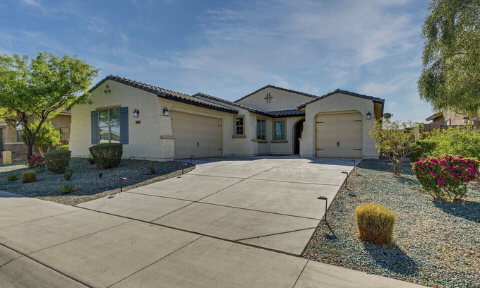 Montecito in Estrella House | Spacious, clean 4 bd/3 bath house w/private pool, patio close to sports, hiking