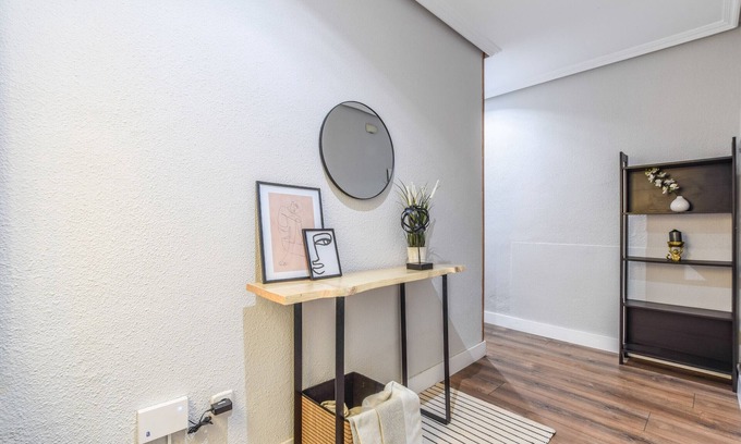 Jeronimos Apartment | Spacious Comfort in the Heart of Madrid