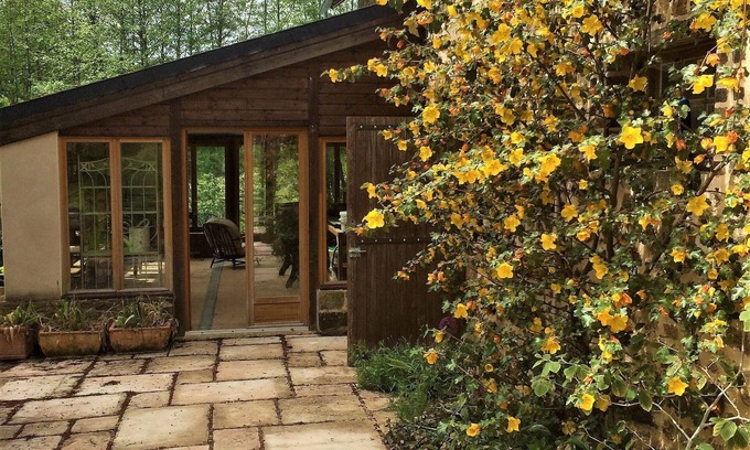 Ceauce House | Spacious, comfortable farmhouse in a quiet location, sleeps 20, large garden.