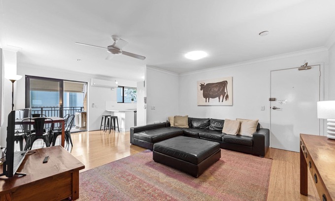 Milton Apartment | Spacious & Comfy 2 Bed/2 Bath/2 Car Apartment in Auchenflower