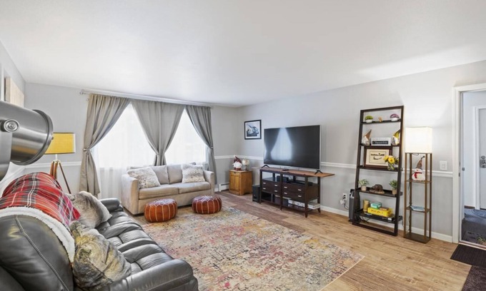 Sand Lake Apartment | Spacious & comfy 2BR apartment on ground level, near airport & shopping