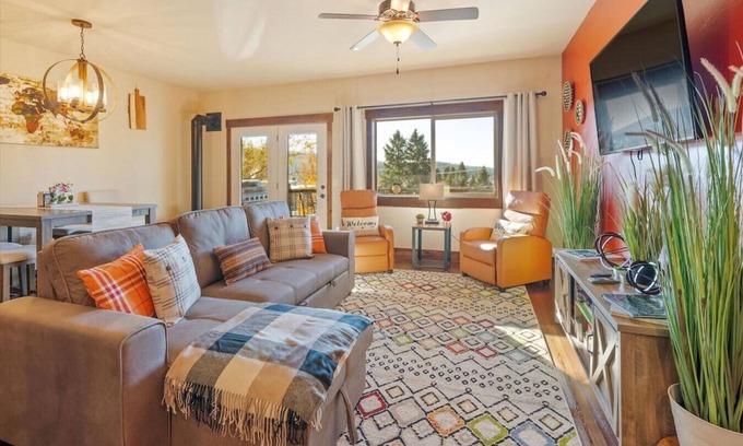 Bigfork Apartment | Spacious Condo 3-Minute Walk to Flathead Lake & DT