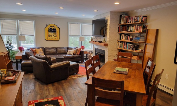North Conway Condo | Spacious Condo steps from Mt. Cranmore