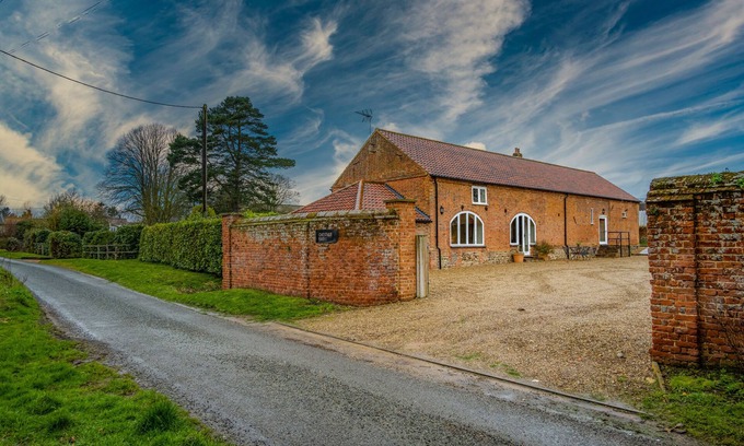 Aldborough House | Spacious converted barn in North Norfolk with private hot tub & close to beaches