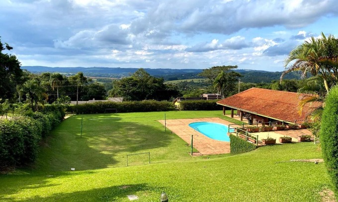 Ibiuna House | Spacious Country House in Condominium Close to Dam