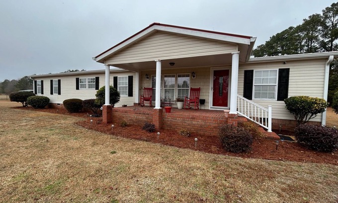 Lydia House | Spacious Cozy 4 BR Home w/Wi-Fi & Free Parking