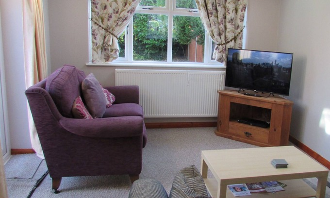 Grantham House | Spacious detached bungalow with off street parking