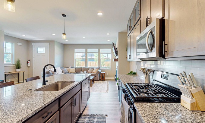 Bozeman House | Spacious Dog friendly house w/mountain views, W/D & free WIFI