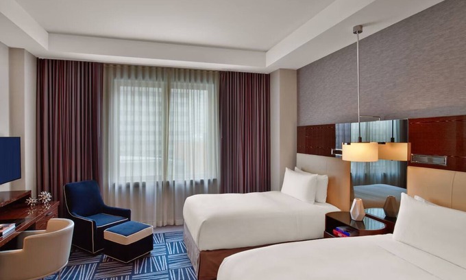 Downtown Dallas Hotel | Spacious Double Room for Families or Friends in Central Dallas