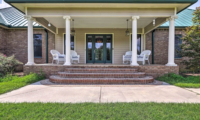 Houston County House | Spacious Elko Home - 6 Mi to Georgia Fairgrounds!