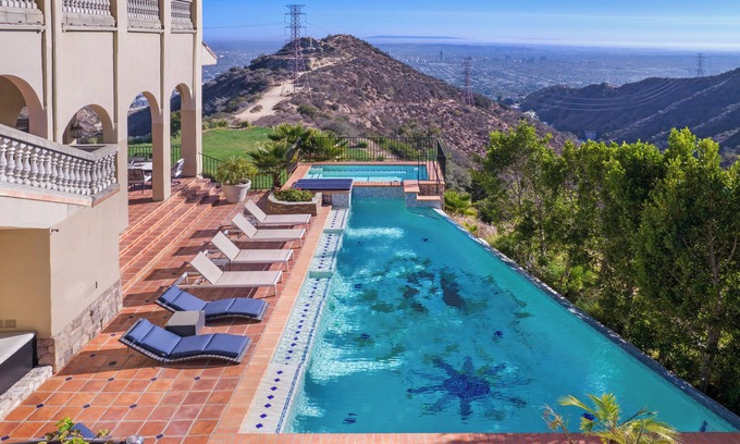 Hollywood Hills House | Spacious estate with 7 bedrooms and WiFi, fitness room in fabulous Los Angeles