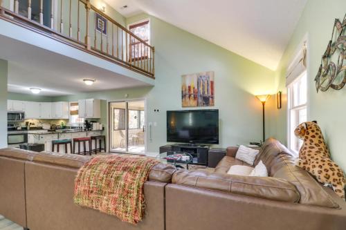 Massanutten House | Spacious Family Home with Deck at Massanutten Resort