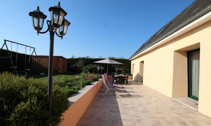 Cerences Cottage | Spacious Family Home with Modern Amenities, Enclosed Garden, WiFi, and Pet-Friendly