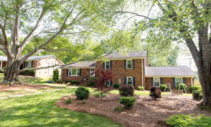 Wade Hampton House | Spacious Family Retreat