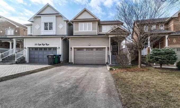 Brampton Villa | Spacious Family Retreat