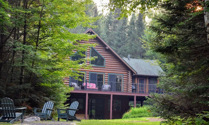 Hayward Ski Chalet | Spacious, family-sized, pet-friendly chalet style log home on Lake Chippewa.