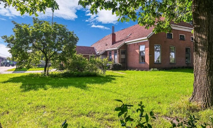 Tweede Exloermond House | Spacious Farmhouse in Tweede Exlo rmond with Patio