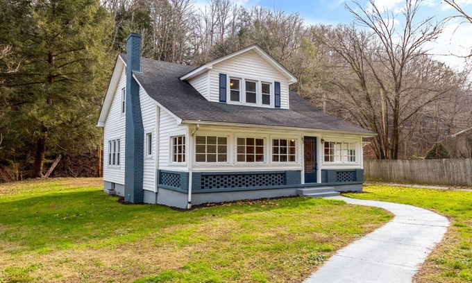 Frenchburg Other | Spacious Farmhouse Near Red River Gorge Sleeps 12