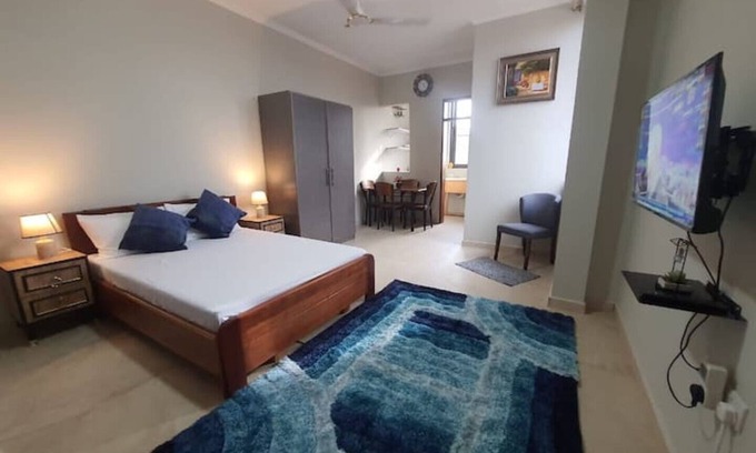 Oyibi Apartment | Spacious Flat Free Parking Wi-fi OYIBI