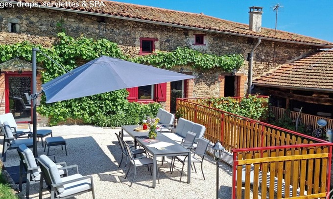 Saint-Denis-sur-Coise Cottage | Spacious Cottage 10 ppl: Nature, Spa, Comfort