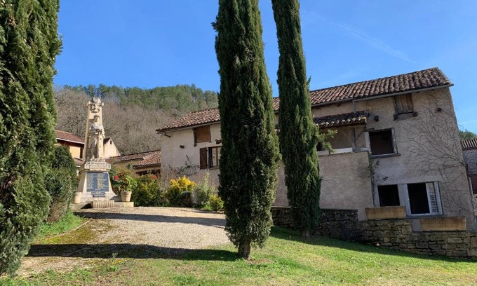 Saint-Vincent-Rive-d'Olt Apartment | Spacious apartment in a charming, tranquil village