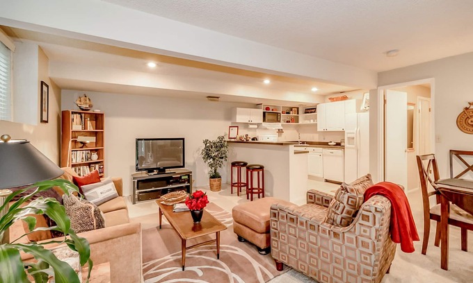 Northeast Bellevue House | Spacious fully furnished apartment on 4th fairway