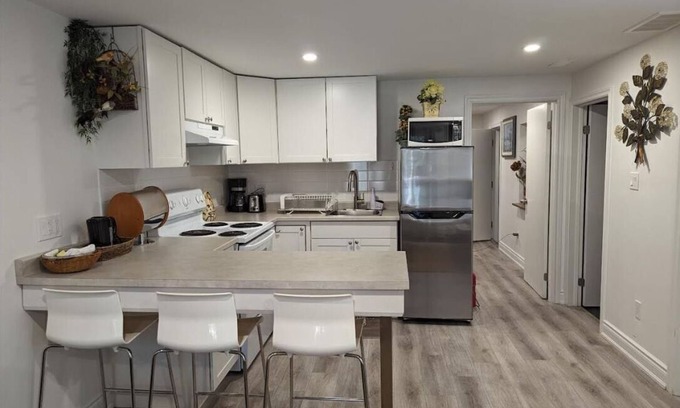 Fisherville Apartment | Spacious Fully Furnished Private Apartment with Ravine view!, North York!nn