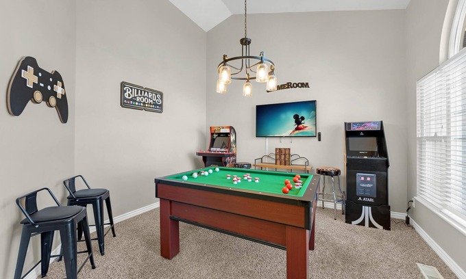 Washington Terrace House | Spacious & Fun Family Retreat ~ Game Room ~ Patio!