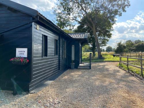 Long Stratton Apartment | Spacious Garden Lodge at The Chestnuts, Norfolk